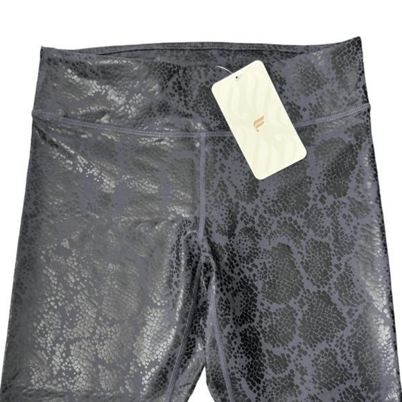 Fabletics Snake Printed Powerhold Crop Leggings - Gray/Black - Size S (4-6) NWT! - Picture 2 of 8